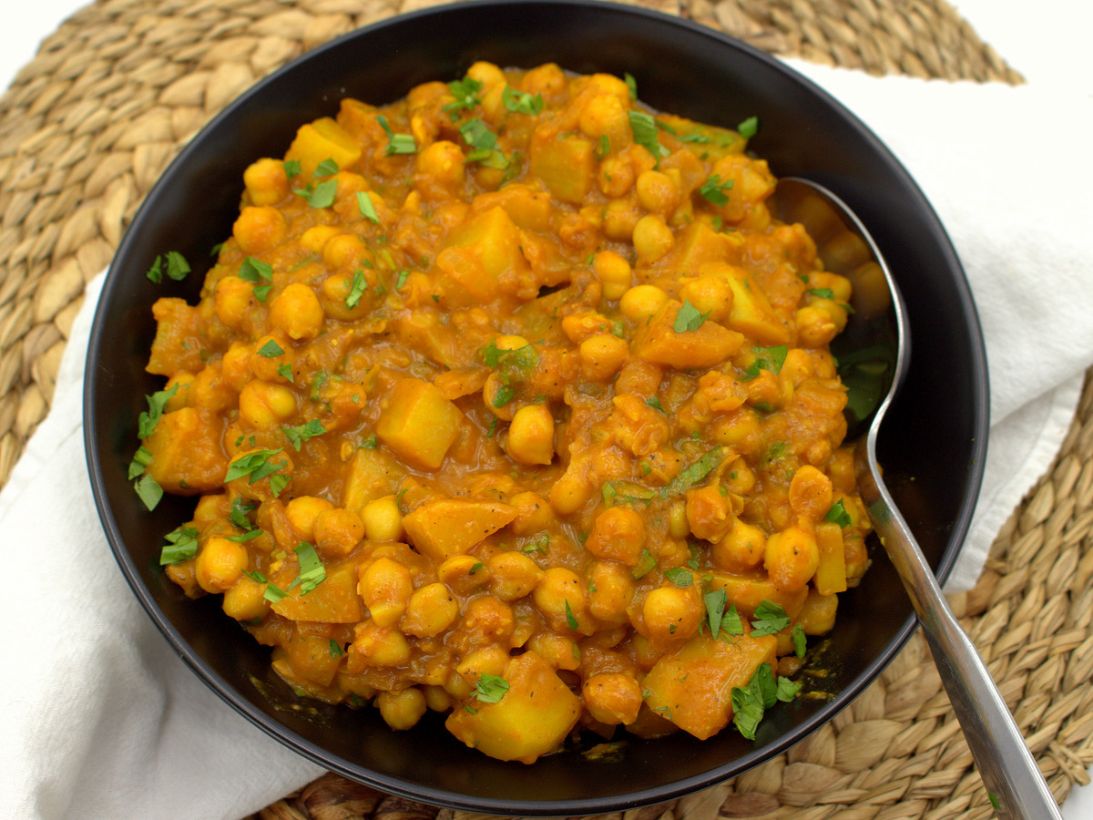 Trinidadian chana aloo, a gluten-free Caribbean dish